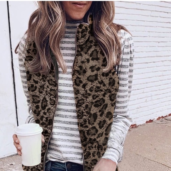 Reversible quilted vest - Picture 2 of 10